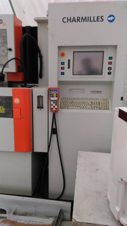 Elettroerosione a filo Charmilles ROBOFIL 240 SL Usata